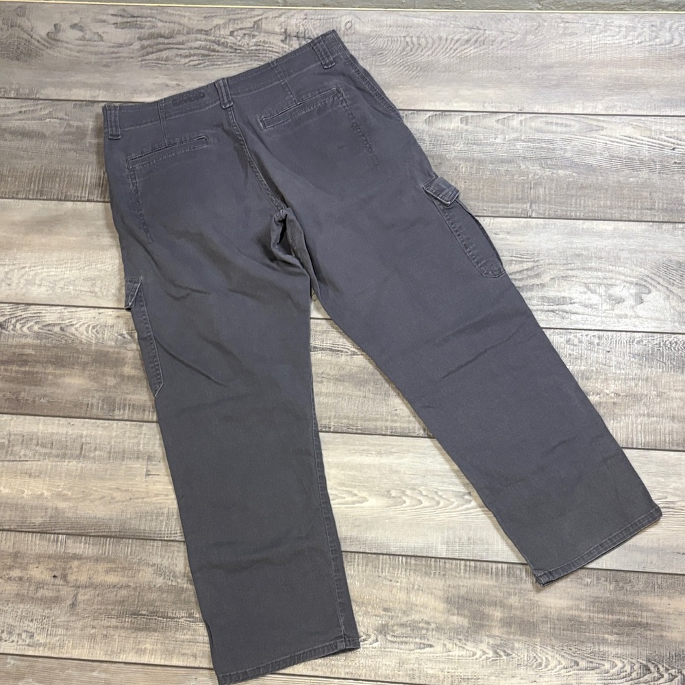 Wrangler Gray Relaxed Fit Cargo Utility Pants GUC 32x30 *see details - Picture 3 of 6